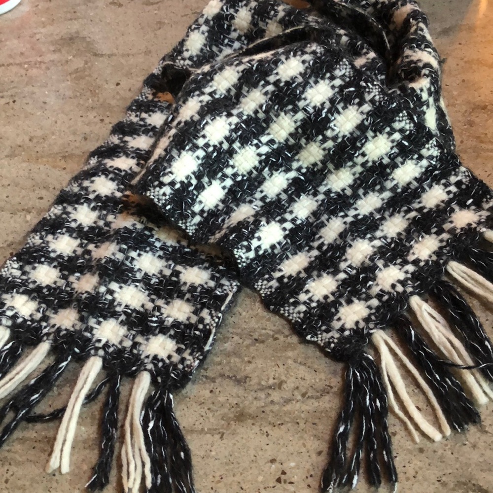2/$15 Banana Republic scarf